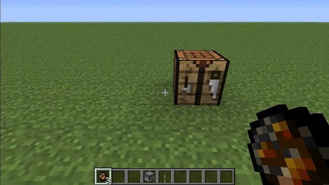 Fire charge & a Crafting table in Minecraft
