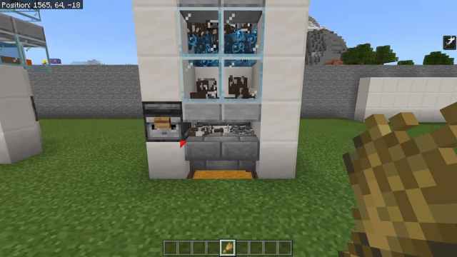 How to Make a Cow Farm in Minecraft Bedrock Edition